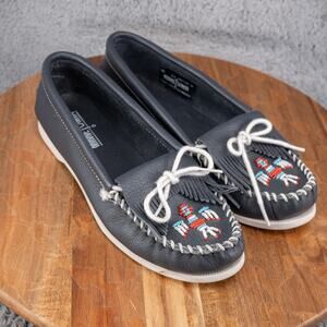 Minnetonka Thunderbird Shoe Women's 8.5 Smooth Leather Boat Moccasin Navy Beaded